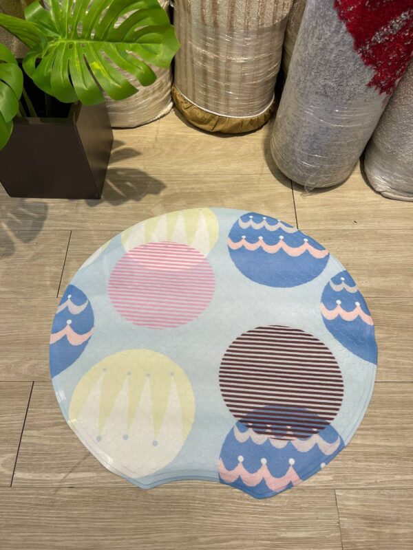 Circular bath mat